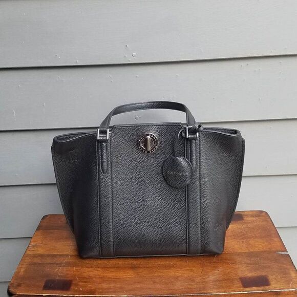Gorgeous!  Cole Haan Grand Series Black Leather Handbag with Key Lock - Picture 14 of 15